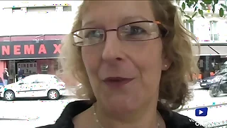Fran&ccedil;oise&comma; mature en manque de bite